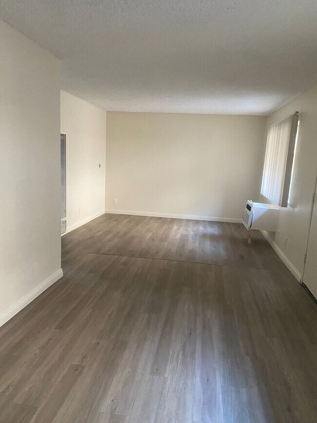 Interior Photo - 15434 Rayen St