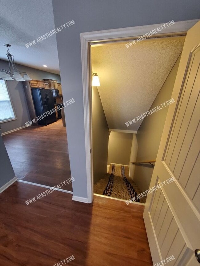 Building Photo - Beautiful Updated Townhome in Downtown KCK-Coming SOON!!