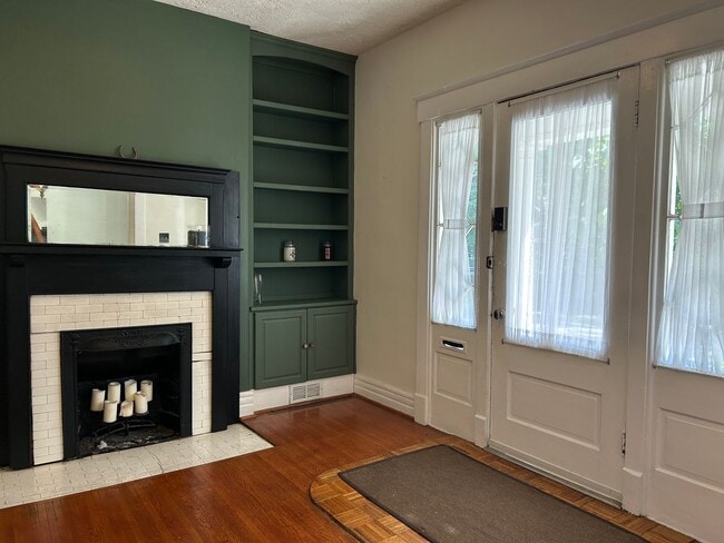 Building Photo - Deer Park 3 Bed 2 Bath Bungalow