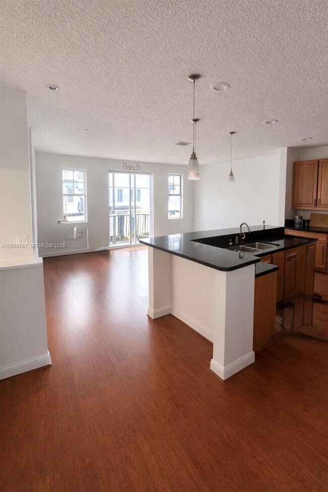 Building Photo - 556 NW 39th Cir