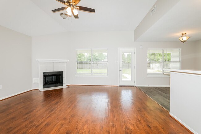 Building Photo - 7122 Woodland Oaks