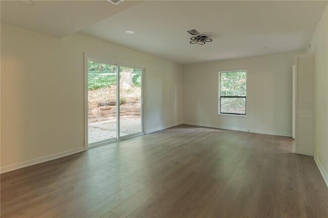Building Photo - 2708 Spencers Trace NE
