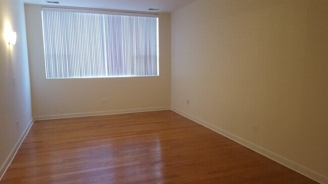 Building Photo - 4810 N Lavergne Ave