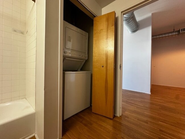 Building Photo - Jack Kerouac Lofts - 1 bed, 1 bath PLUS garage parking space!