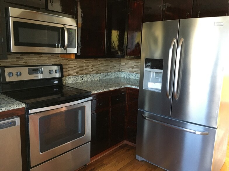 Building Photo - 11 Adams Ct