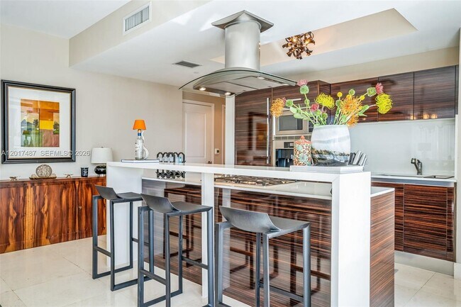 Building Photo - 3737 Collins Ave