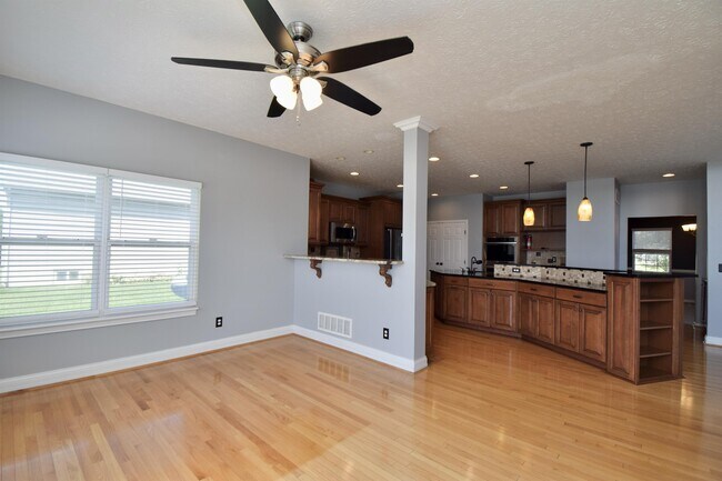 Building Photo - 5167 Elm Leaf Trail