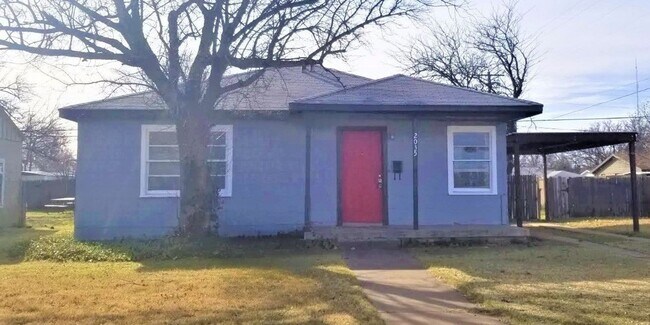 Building Photo - Handyman Special $0 First Month's Rent / “You fix, you SAVE BIG!!” Contact Mayshell for details: ...
