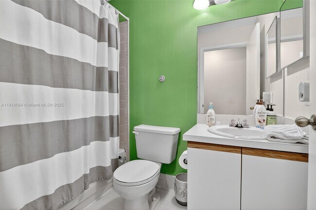 Building Photo - 9481 Oak Grove Cir