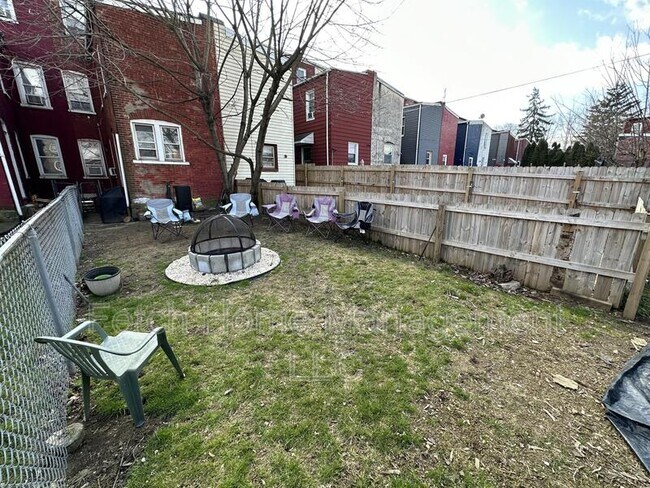 Building Photo - 625 E Madison St