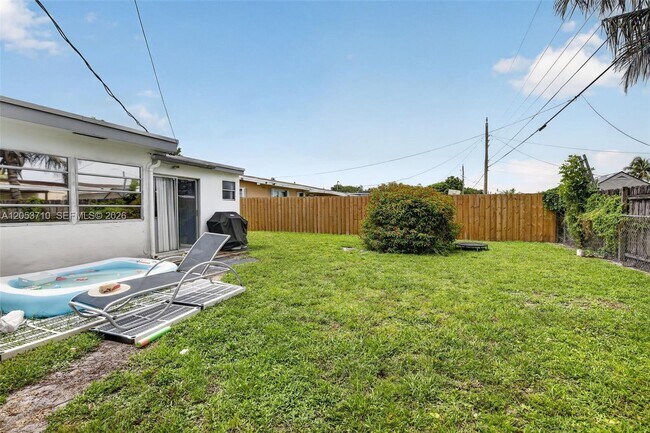 Building Photo - 2331 Flamingo Dr