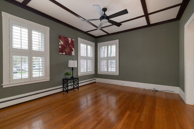 Building Photo - 44 Custer St