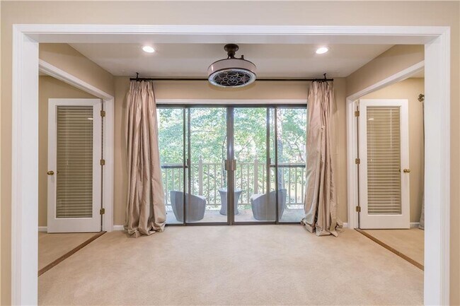 Building Photo - 28106 Plantation Dr NE