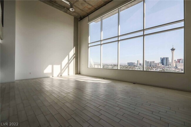 Building Photo - 900 S Las Vegas Blvd