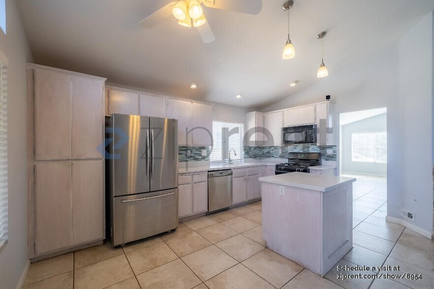Building Photo - 39821 Milan Dr