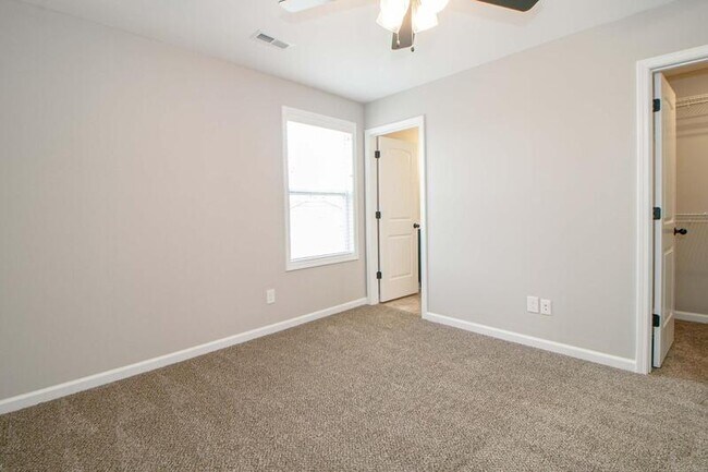 Building Photo - 1115-I2 Hillwood Dr
