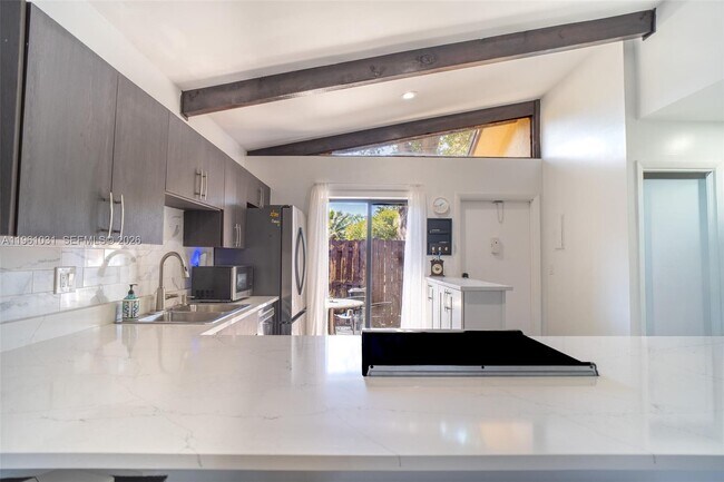 Building Photo - 135 Essex Rd