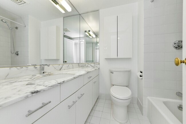 Building Photo - 220 Boylston St