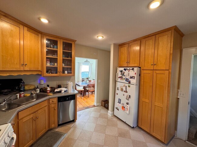 Building Photo - 3910-3912 Thomas Ave South