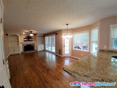 Building Photo - 852 Rockfount Way