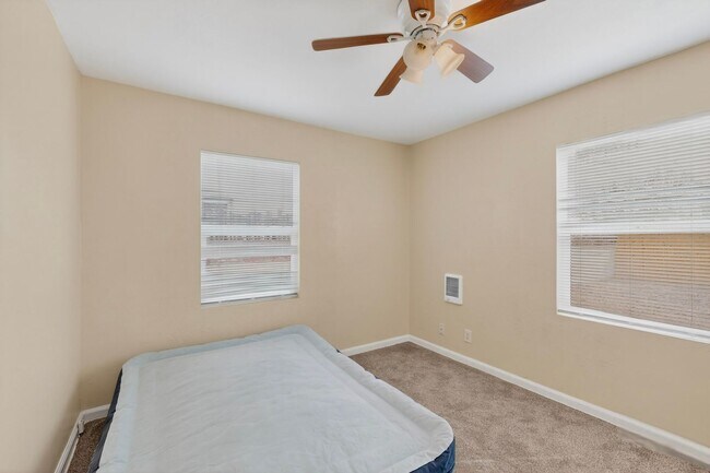 Building Photo - 714-714 Madison St NE