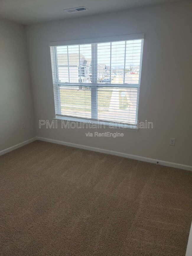 Building Photo - 92 Queen Vly Wy