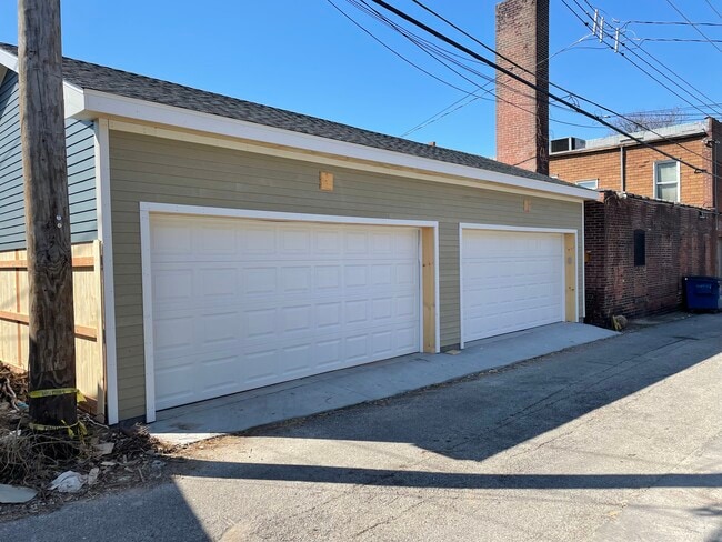 Building Photo - 4059-4061 Shaw Blvd