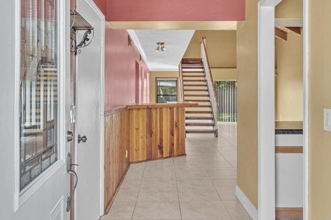 Building Photo - 2438 Southridge Rd