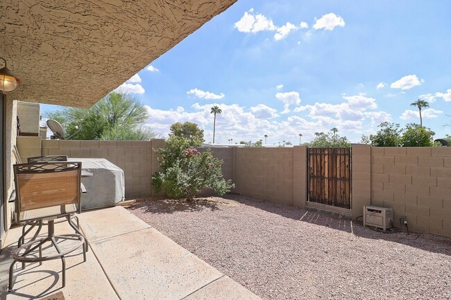 Building Photo - 835 N Granite Reef Rd