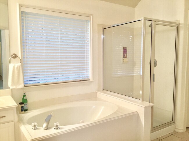 Building Photo - 114 N Queenscliff Cir