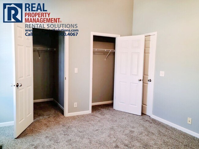 Building Photo - Great 3 bedroom townhome off S. Church!