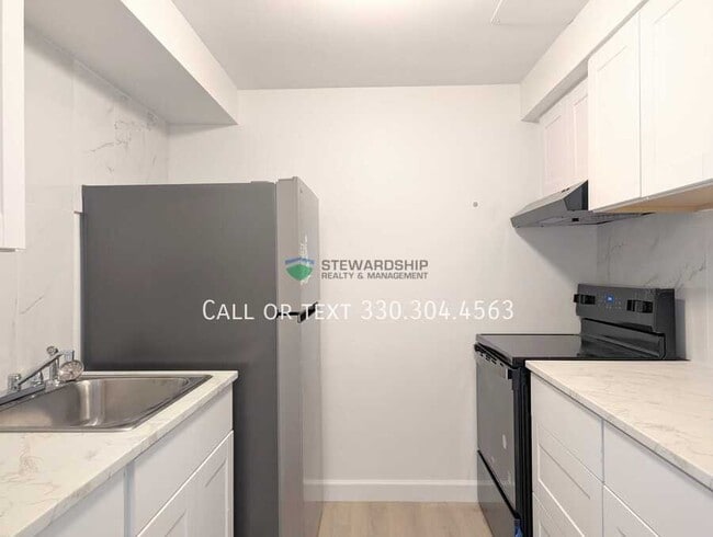 Building Photo - 376 Oak Mnr Ave NE