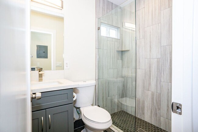 Building Photo - Beautiful detached 2/1 in North Park!  Pri...