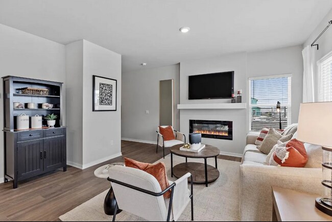 Building Photo - 1043 Maywood Ln