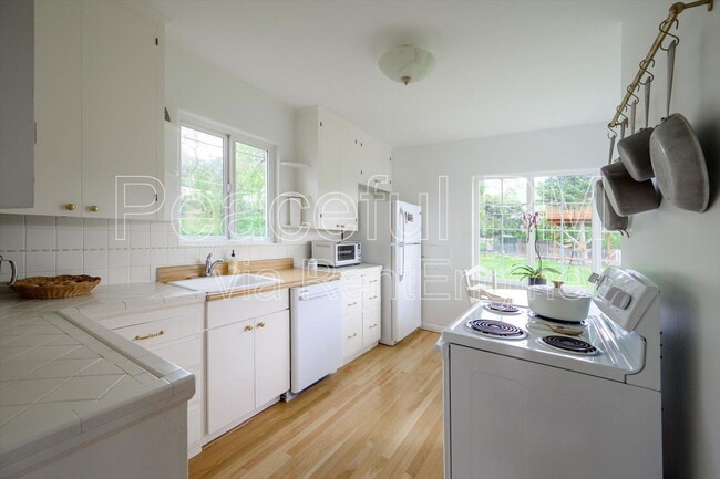 Building Photo - 949 S 2300 E