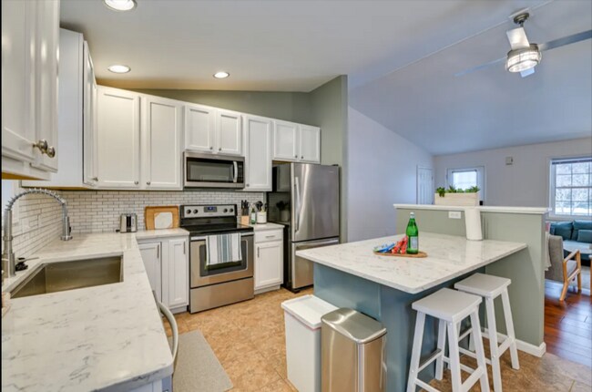 Building Photo - 38 Fawn Ln