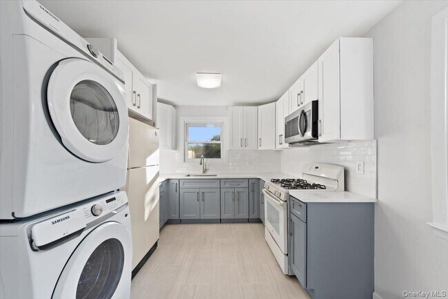 Building Photo - 105 Hillview Ave