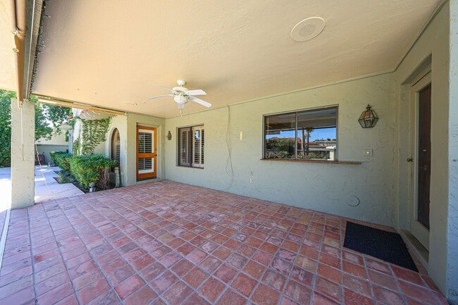 Building Photo - Scottsdale Country Club Living!