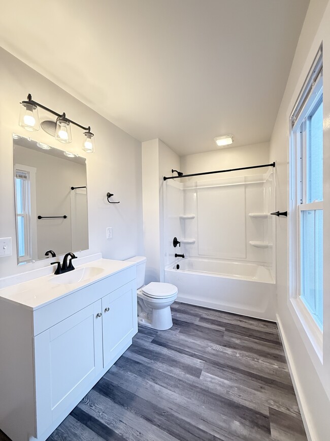 Building Photo - 629 Main St