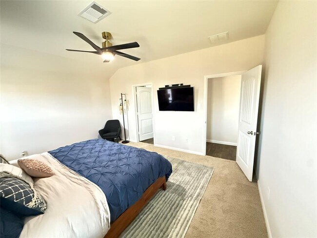 Building Photo - 300 Belmont Pl