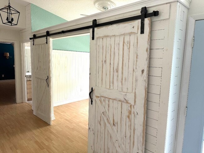 Building Photo - 8095 Burlington Ct