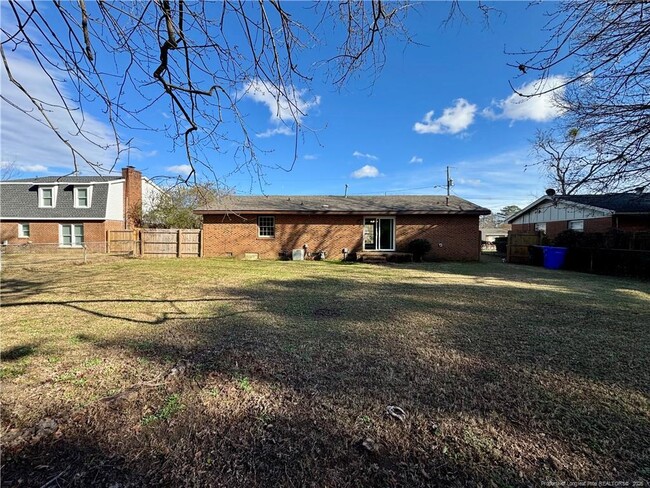 Building Photo - 622 Glensford Dr