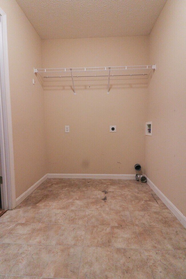 Building Photo - 106 Ethan Ct