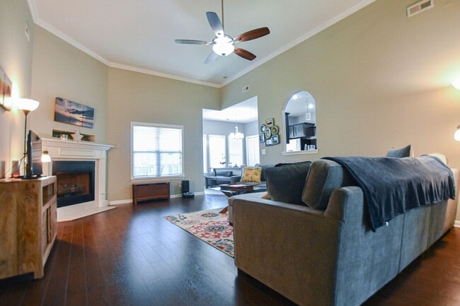 Building Photo - Pet Friendly Three Bedroom!