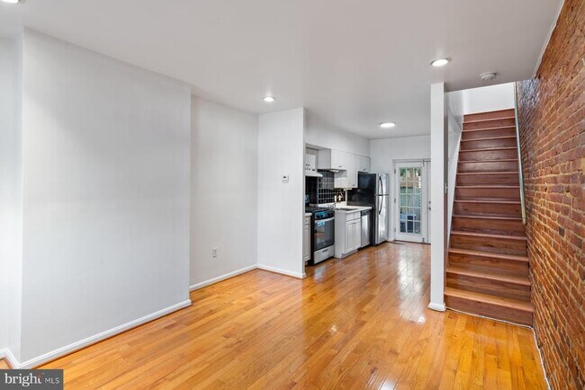 Building Photo - 1004 South Paca St