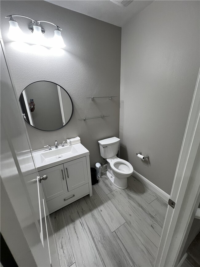 Building Photo - 135 Sparrow