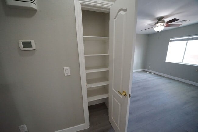 Building Photo - SHOWINGS AVAILABLE NOW