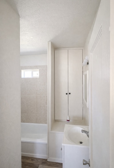 Building Photo - 300 Delmar Ct