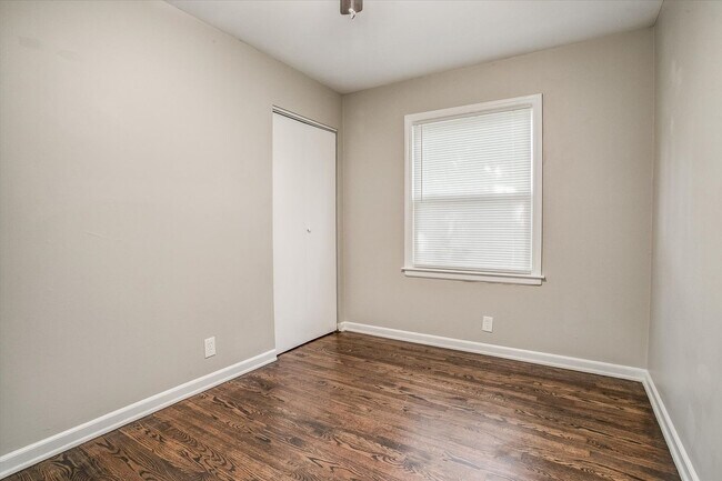 Building Photo - Your Cozy Kansas City Retreat Awaits – Wit...