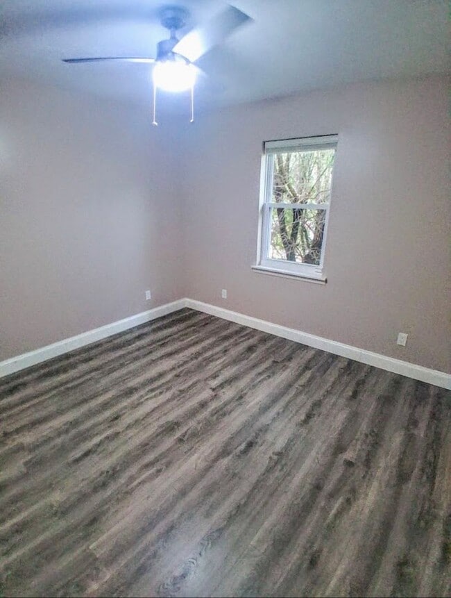 Building Photo - SECTION 8 APPROVED!